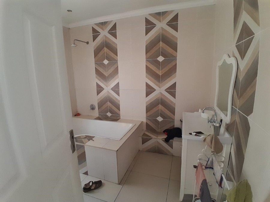 6 Bedroom Property for Sale in Bodorp North West